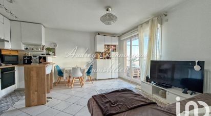 Apartment 3 rooms of 55 m² in Massy (91300)