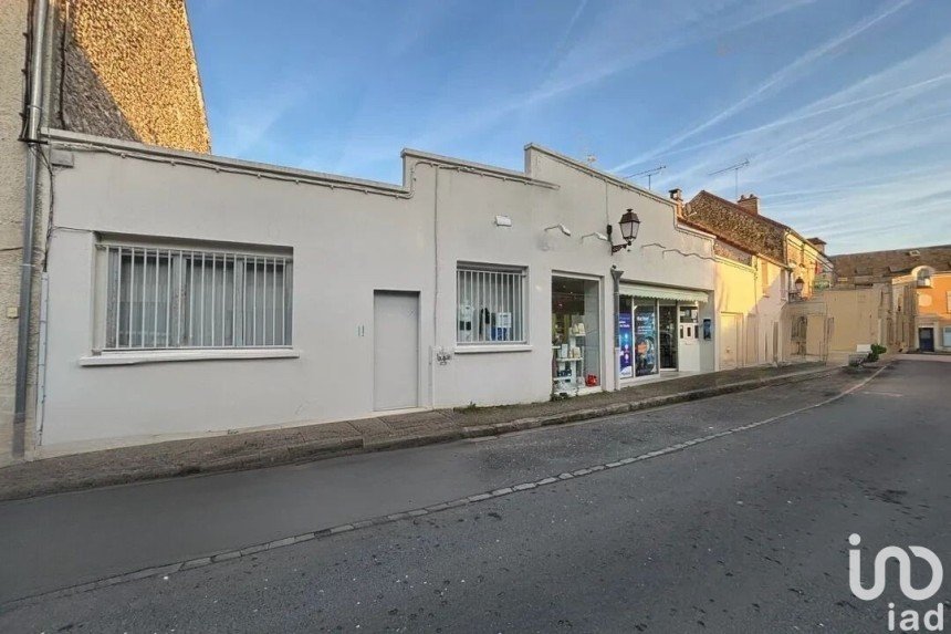 Retail property of 138 m² in Bonnelles (78830)