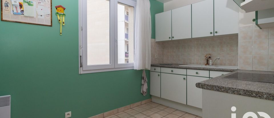 Apartment 3 rooms of 61 m² in Chartres (28000)