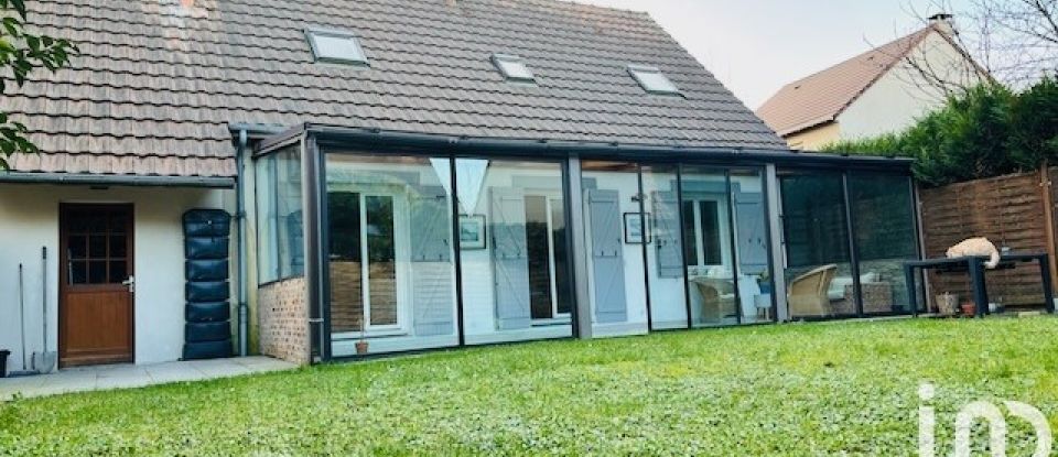 House 6 rooms of 130 m² in Pontault-Combault (77340)