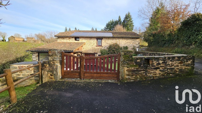 Barn conversion 2 rooms of 140 m² in Saint-Constant-Fournoulès (15600)