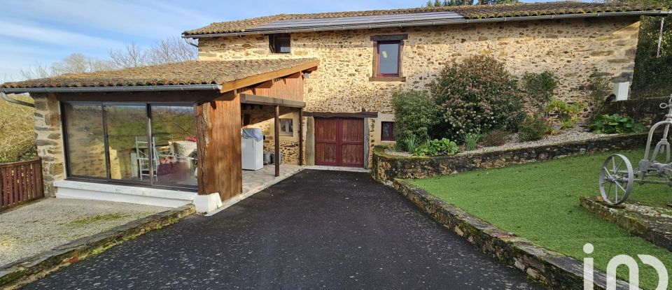 Barn conversion 2 rooms of 140 m² in Saint-Constant-Fournoulès (15600)