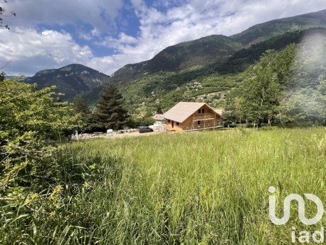 Terrain de 1 237 m² à Saint-Martin-Vésubie (06450)