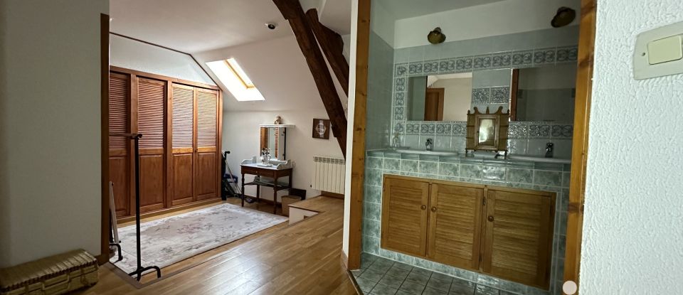 Maison 10 pièces de 225 m² à Sainte-Lizaigne (36260)