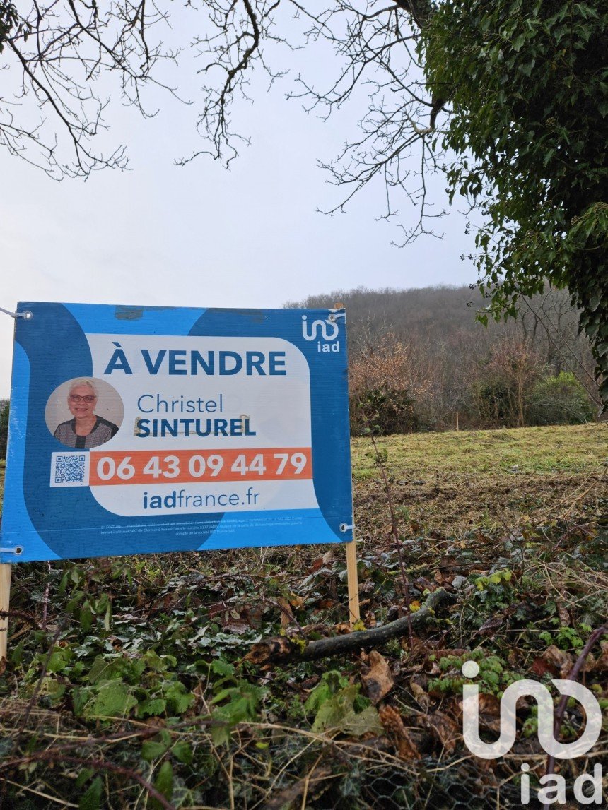 Land of 490 m² in Volvic (63530)