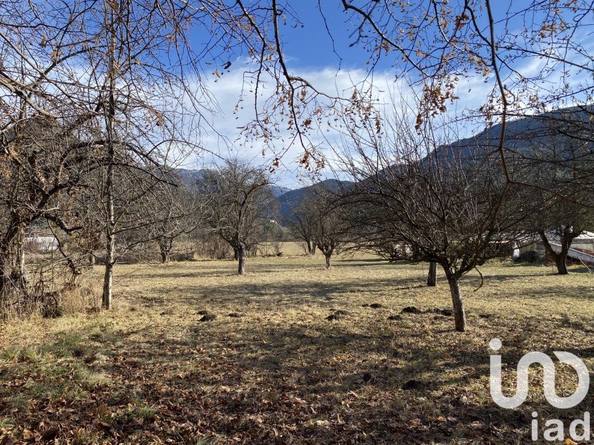 Terrain de 4 000 m² à Veynes (05400)