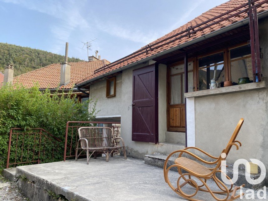 Village house 5 rooms of 106 m² in Saint-Julien-en-Beauchêne (05140)