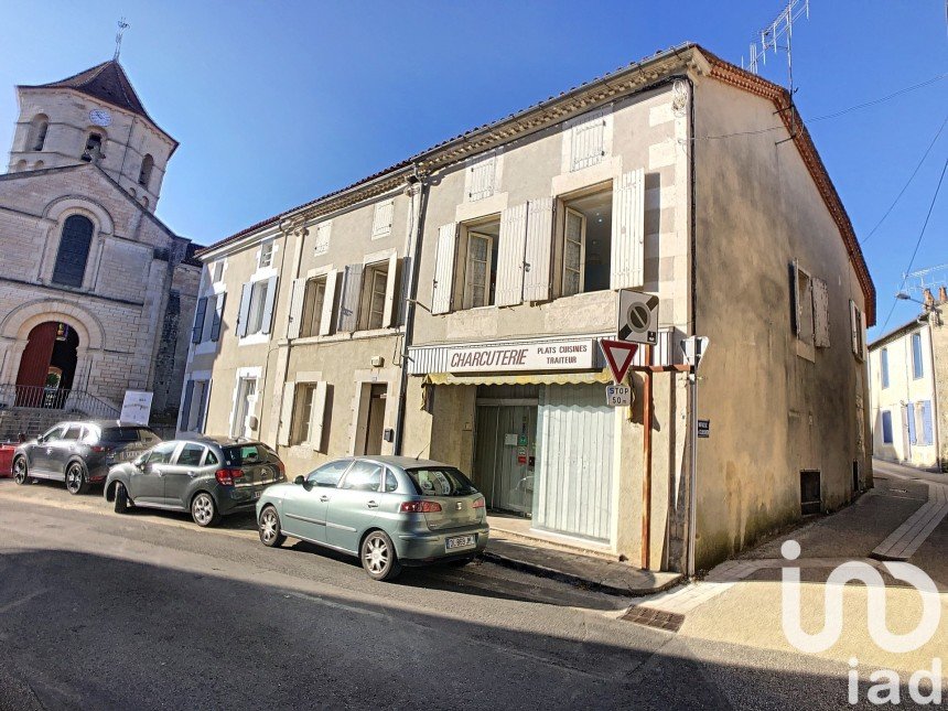 Maison 6 pièces de 135 m² à Rouillac (16170)