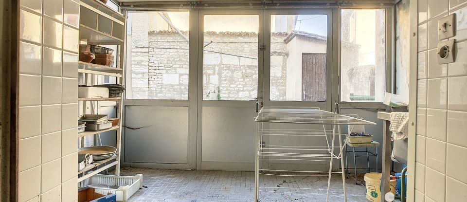 Maison 6 pièces de 135 m² à Rouillac (16170)