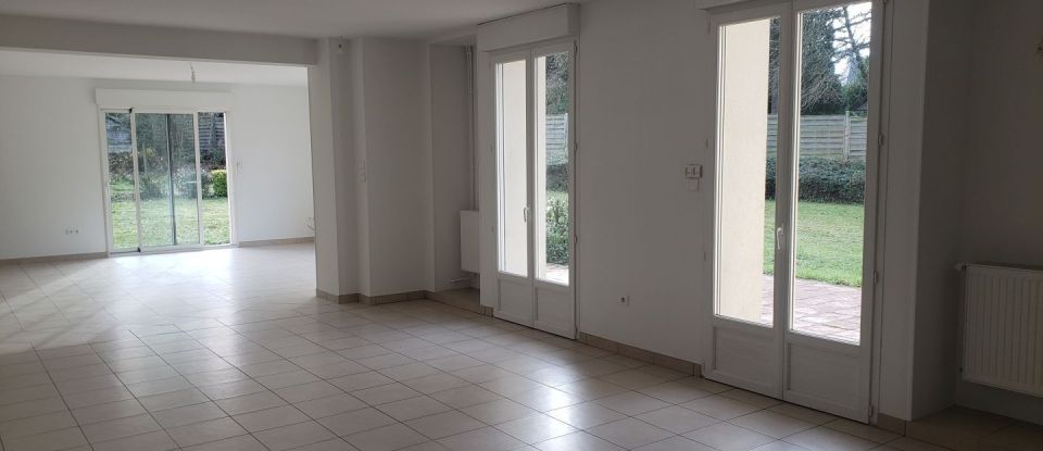 House 4 rooms of 196 m² in Abbeville (80100)