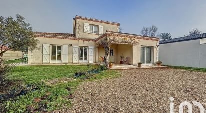 Traditional house 8 rooms of 160 m² in Saint-Médard-de-Guizières (33230)