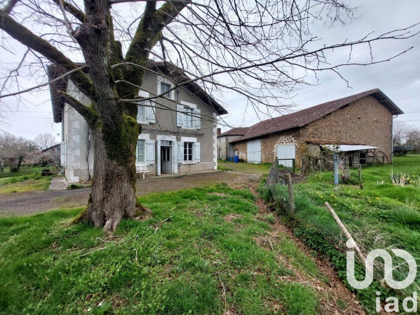 Ferme 4 pièces de 84 m² à Pressignac (16150)