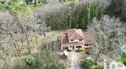 Traditional house 6 rooms of 120 m² in Sarlat-la-Canéda (24200)