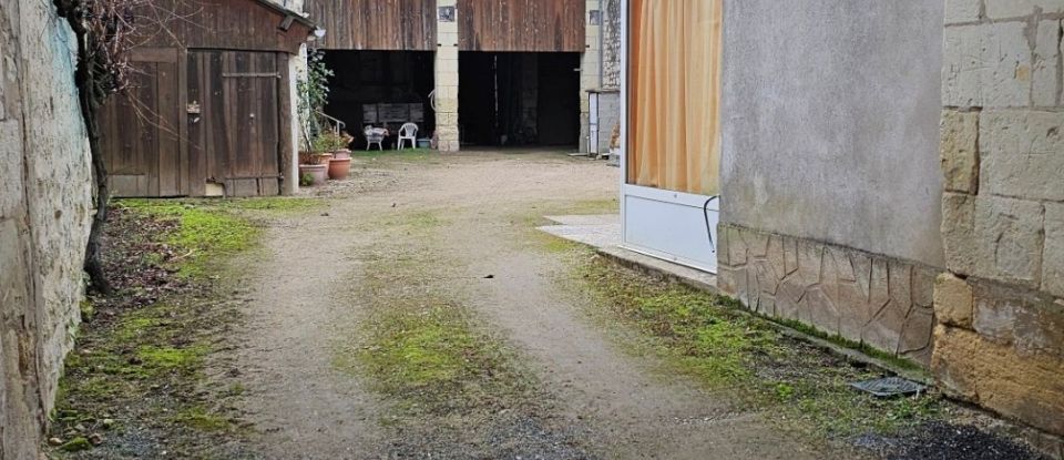 Ferme 4 pièces de 97 m² à Savigny-en-Véron (37420)