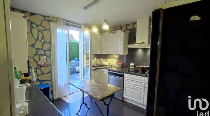 House 6 rooms of 101 m² in Roissy-en-Brie (77680)