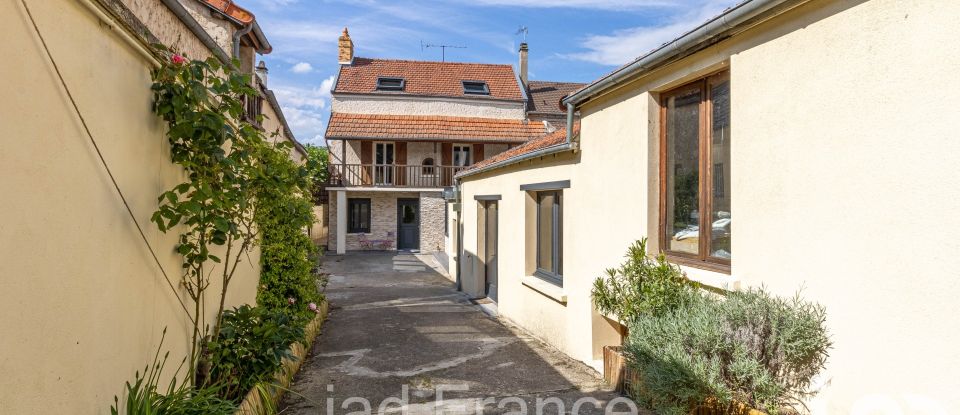 House 8 rooms of 220 m² in Mézières-sur-Seine (78970)