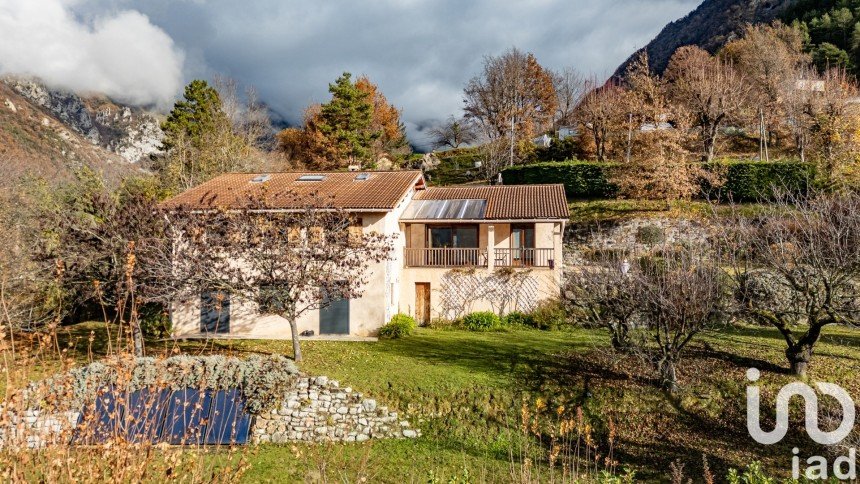 Traditional house 8 rooms of 216 m² in La Bollène-Vésubie (06450)