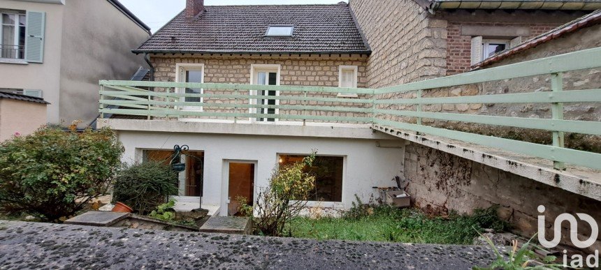 House 6 rooms of 133 m² in Mézy-sur-Seine (78250)