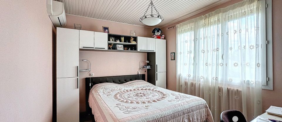 Pavilion 6 rooms of 212 m² in Pusignan (69330)