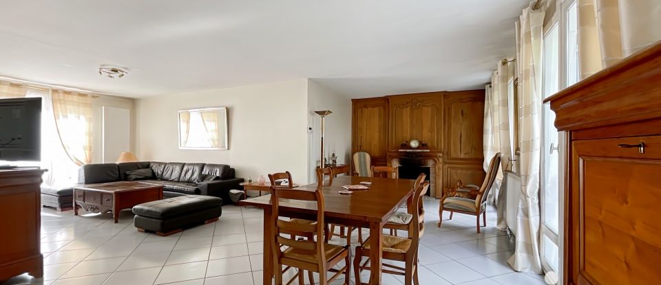 Maison 7 pièces de 183 m² à Santeny (94440)