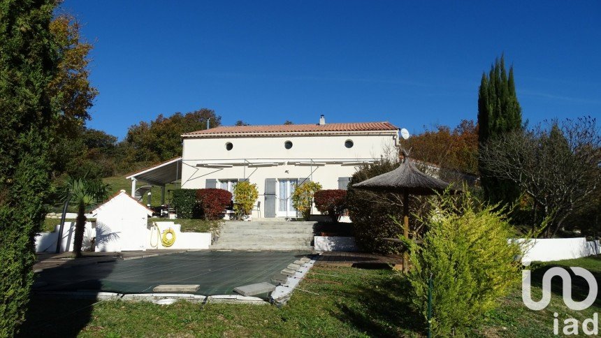 Country house 6 rooms of 190 m² in Saint-Julia (31540)