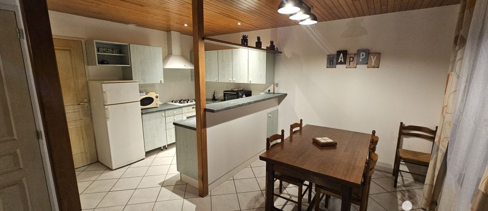 Maison de campagne 5 pièces de 92 m² à Guerlesquin (29650)