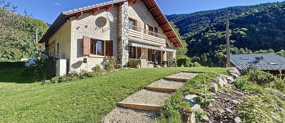 Châlet 7 pièces de 182 m² à Saint-Martin-Vésubie (06450)