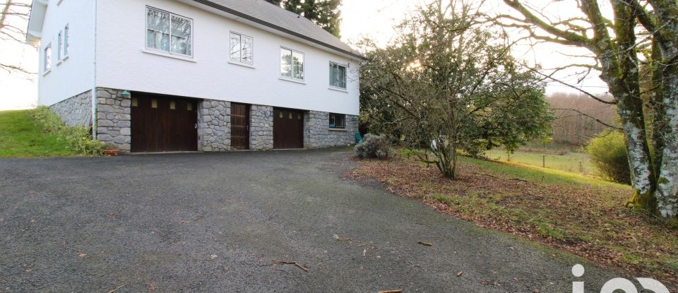 Country house 7 rooms of 180 m² in Ladignac-sur-Rondelles (19150)