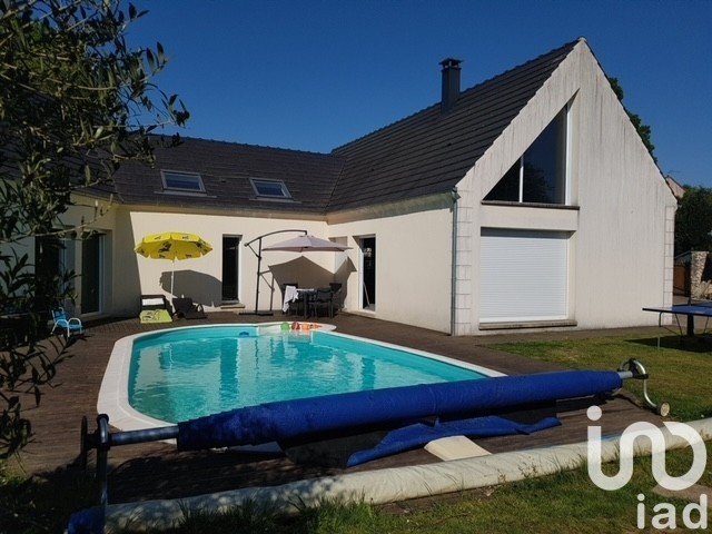 Pavilion 8 rooms of 230 m² in Chaumont-en-Vexin (60240)