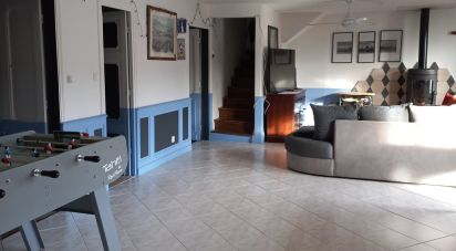 Maison 10 pièces de 220 m² à Saint-Sernin-du-Plain (71510)