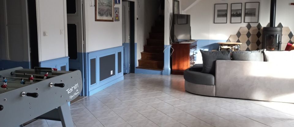 Maison 10 pièces de 220 m² à Saint-Sernin-du-Plain (71510)