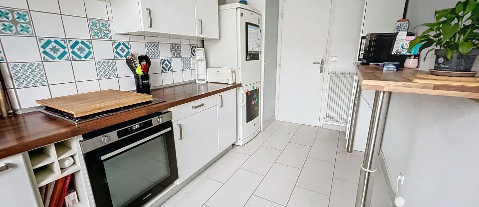 Apartment 3 rooms of 69 m² in Évry (91000)