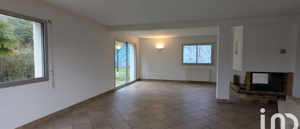 House 7 rooms of 114 m² in Saint-Grégoire (35760)