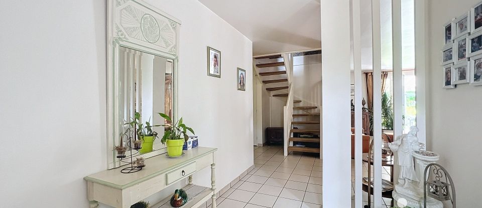 House 6 rooms of 155 m² in Vaux-sur-Seine (78740)