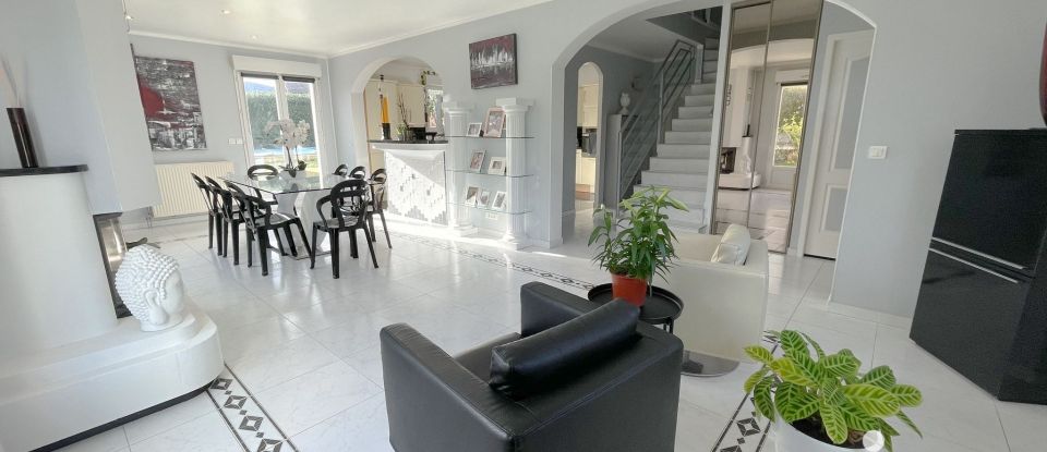 Maison 7 pièces de 179 m² à Valleiry (74520)