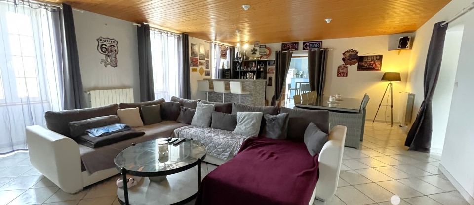 House 8 rooms of 219 m² in La Vallée (17250)