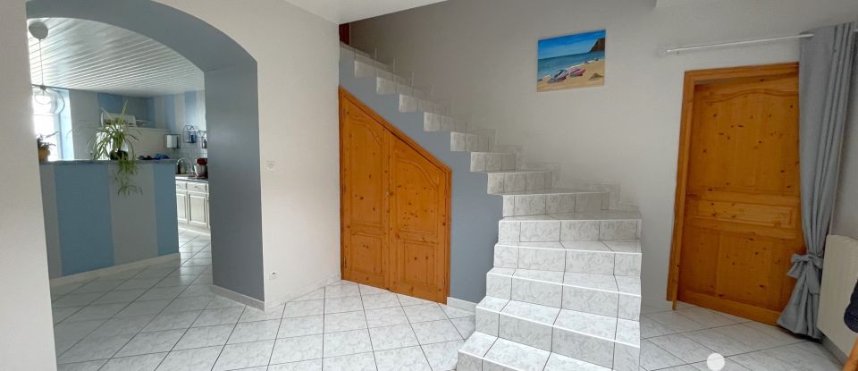 House 8 rooms of 219 m² in La Vallée (17250)