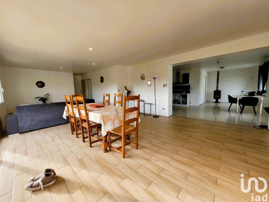 House 5 rooms of 115 m² in Saint-Bonnet-sur-Gironde (17150)