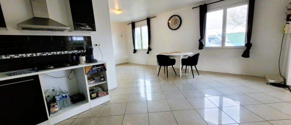 House 5 rooms of 115 m² in Saint-Bonnet-sur-Gironde (17150)