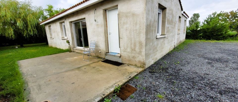 House 5 rooms of 115 m² in Saint-Bonnet-sur-Gironde (17150)