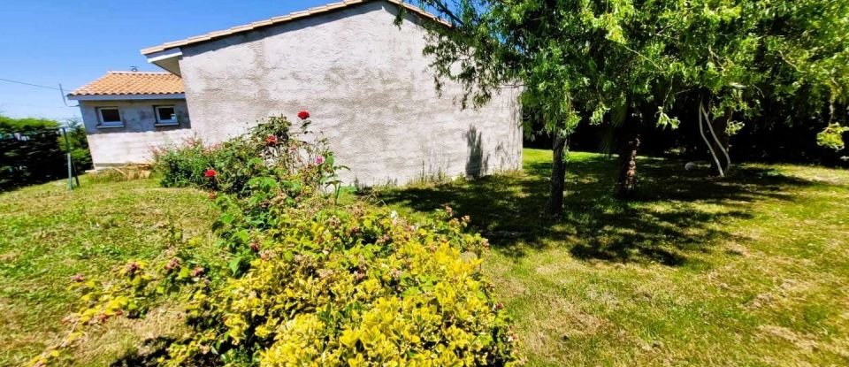 House 5 rooms of 115 m² in Saint-Bonnet-sur-Gironde (17150)