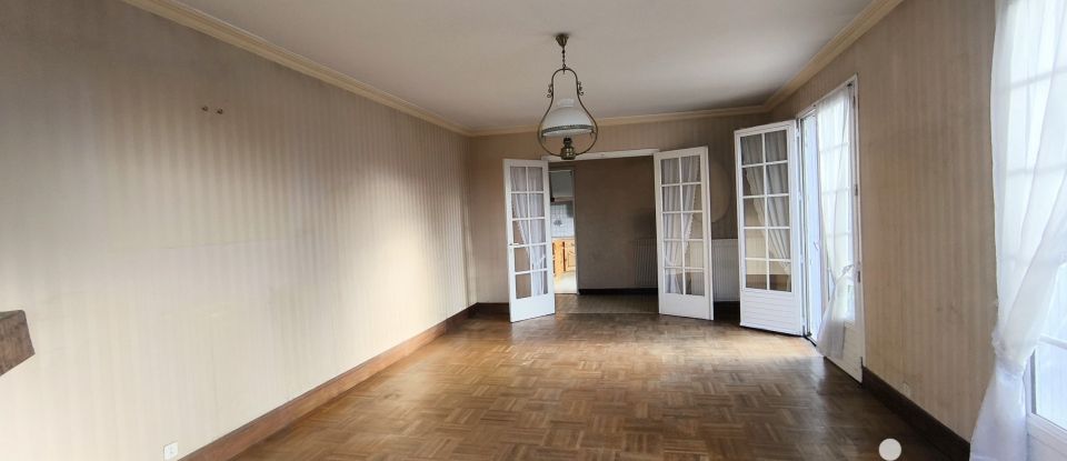 Maison traditionnelle 6 pièces de 135 m² à Carhaix-Plouguer (29270)