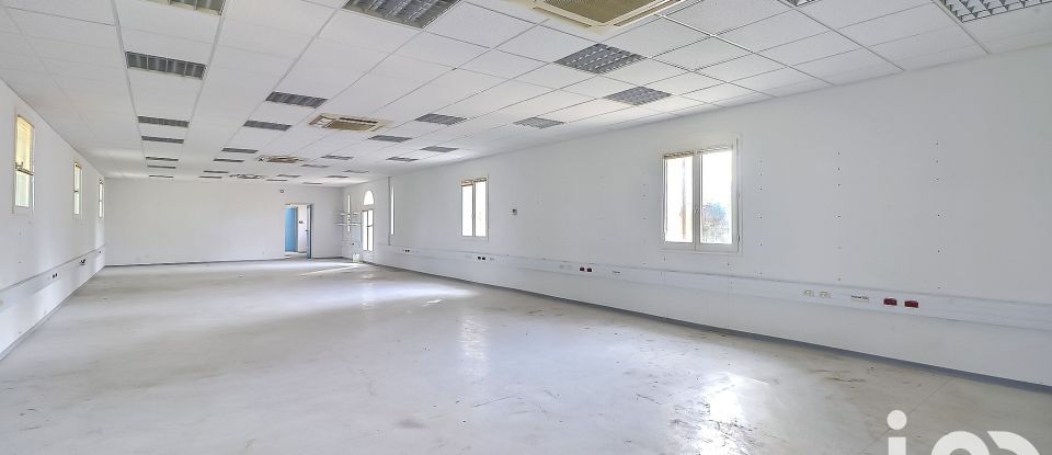 Building in Nîmes (30900) of 800 m²