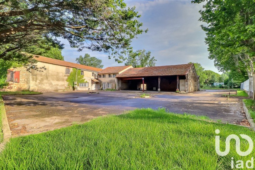 Building in Nîmes (30900) of 1,200 m²