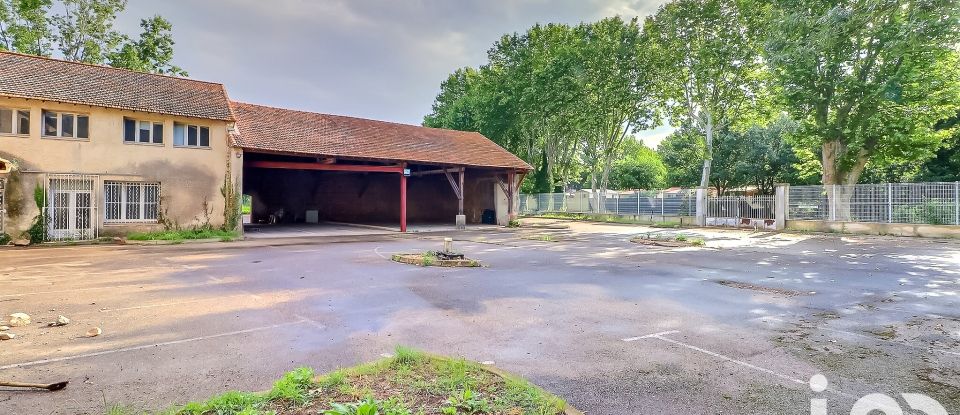 Building in Nîmes (30900) of 1,200 m²