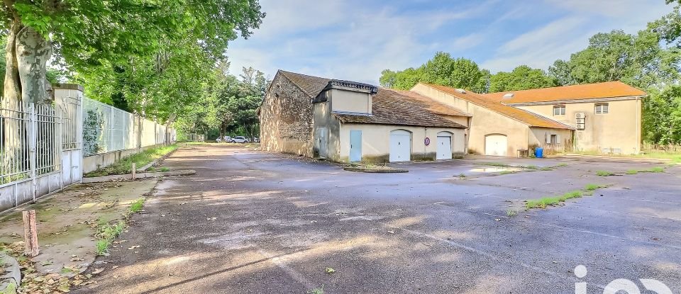 Building in Nîmes (30900) of 1,200 m²