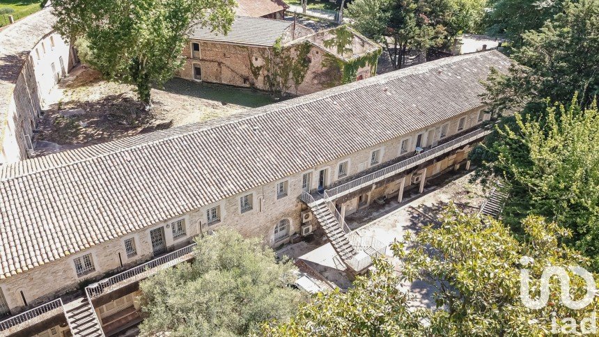 Building in Nîmes (30900) of 640 m²