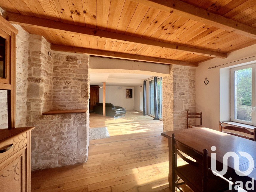 Country house 5 rooms of 148 m² in Chambon (17290)