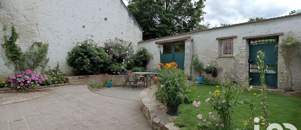 Maison traditionnelle 6 pièces de 146 m² à Saint-Ay (45130)