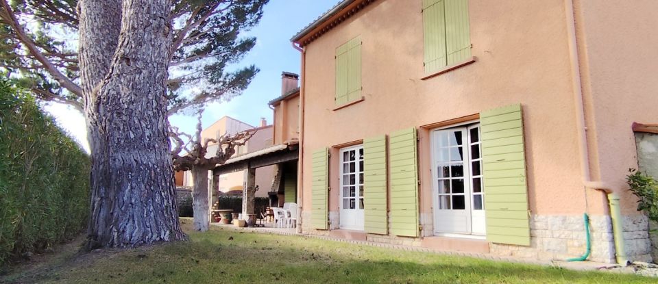 Maison traditionnelle 12 pièces de 274 m² à Salses-le-Château (66600)